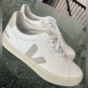 Veja campo shoes. Only worn a few times!